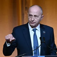 Geoană renunță la sluba de zeci de mii de euro de la NATO să candideze la președinția României - Foto: Profimedia Images