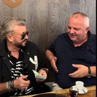 Botezatu dă avansul pentru cel mai scump burger din România - Foto: Captură video