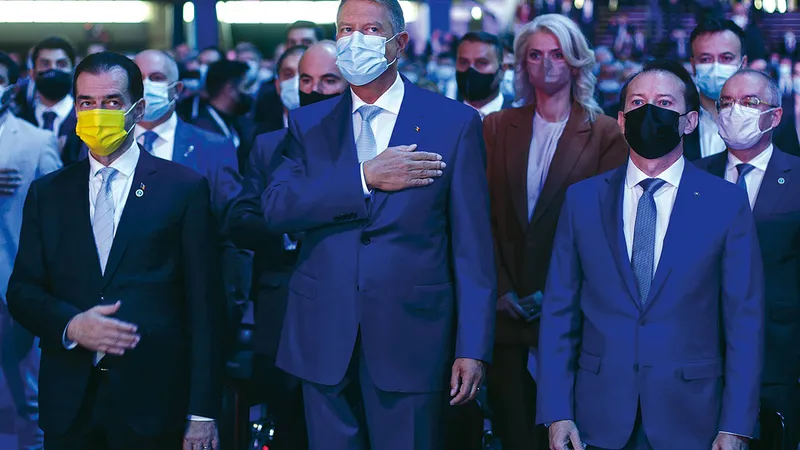 Ludovic Orban, Klaus Iohannis și Florin Cîțu la Congresul PNL din 25 septembrie 2021 - Foto: INQUAM PHOTOS/ Octav Ganea