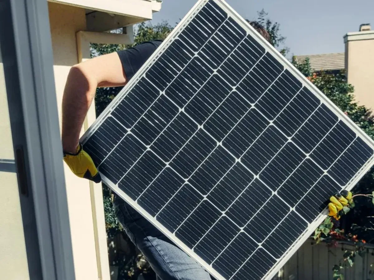 Adio, panouri fotovoltaice ieftine din Asia! Se pregătesc taxe uriașe, de peste 3.500% - Foto: Freepik (Imagine cu rol ilustrativ)