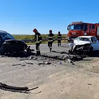 Accident frontal violent, între un VW Tiguan și un Renault Megane. / Foto: captură video