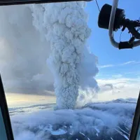 Cutremurul uriaș din Rusia a trezit un vulcan după mai bine de 450 ani. Nor de 6.000 de metri - Foto: X / Lenka White