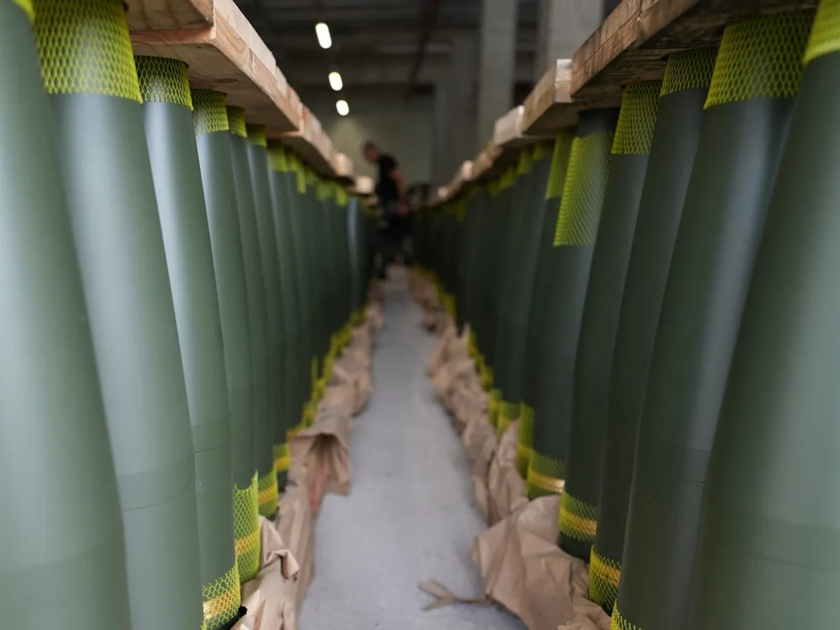 Proiectile de artilerie Rheinmettal, de calibru 155 mm - Foto: Profimedia Images