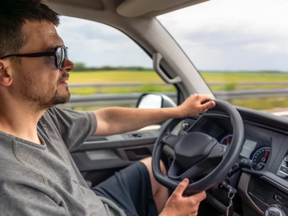 Șoferii care nu achită amenzile în 90 de zile rămân fără permis. Cum se calculează durata suspendării