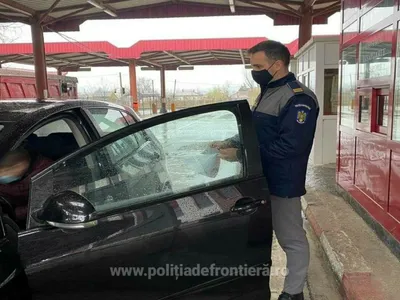 Ce au găsit polițiștii pe bancheta din spate a unui autoturism. Un minor implicat în infracțiune - Foto: Polita de Frontiera