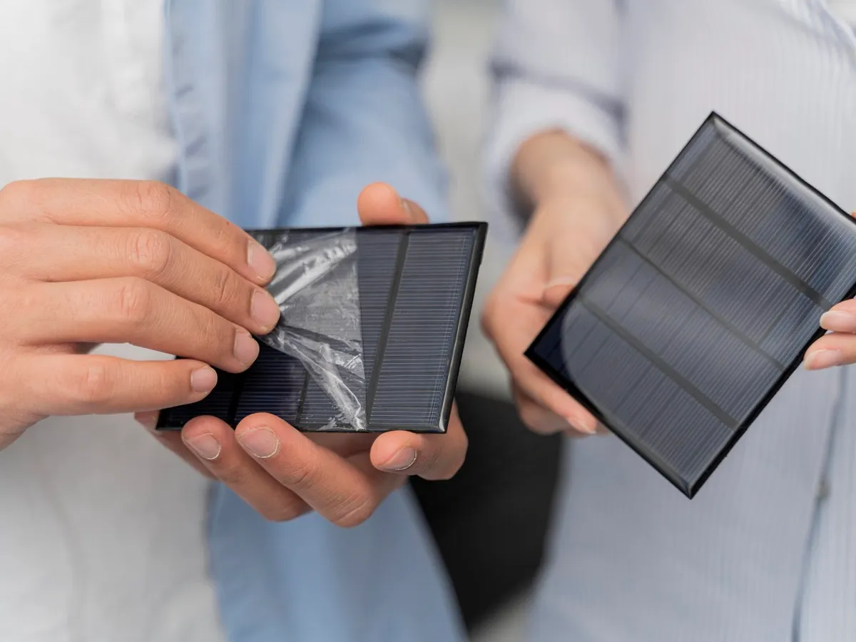 Cum transformăm telefoanele mobile în panouri fotovoltaice - Foto: Freepik (cu rol ilustrativ)
