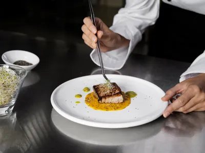 Restaurant fine dining - Foto: magnific.com (Imagine cu rol ilustrativ)