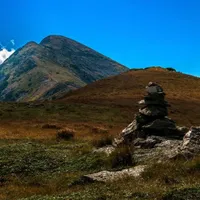 Misterul muntelui din România care ar dispărea la anumite ore. Ce comori s-ar ascunde aici? - Foto: Facebook/ Daniel Morar