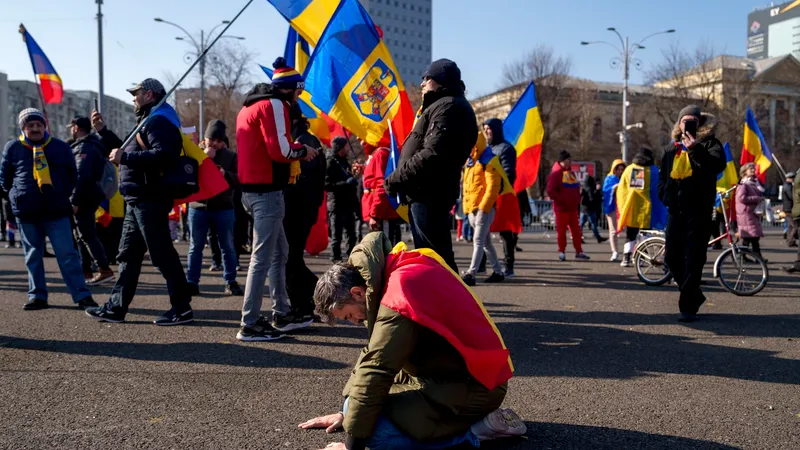 Protest pro-Călin Georgescu în Capitală. Manifestanții s-au îmbrâncit cu jandarmii. Au folosit gaze