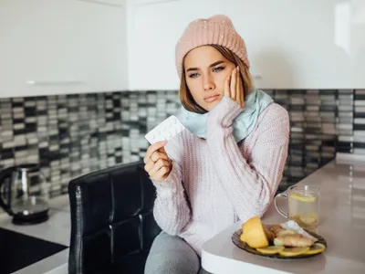 Ce alimente să eviți când te doare gâtul? Agravează inflamația și prelungesc boala - Foto: Freepik (Imagine cu rol ilustrativ)