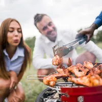 Faci grătar? Cum spun medicii că trebuie făcuți micii și carnea pentru a nu risca boli grave - Foto: Freepik (Imagine cu rol ilustrativ)