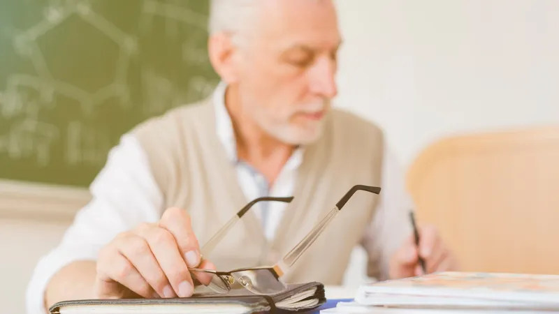 Pensie a sute de mii de români, calculată după o nouă formulă. Iau bani mai mulți. Unde au lucrat? Foto: freepik (fotografie cu caracter ilustrativ)
