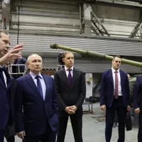„Sclavii” lui Putin: 4.S00.000 muncitori lucrează 12ore, fără concediu, în fabricile de arme - Foto: Profimedia images