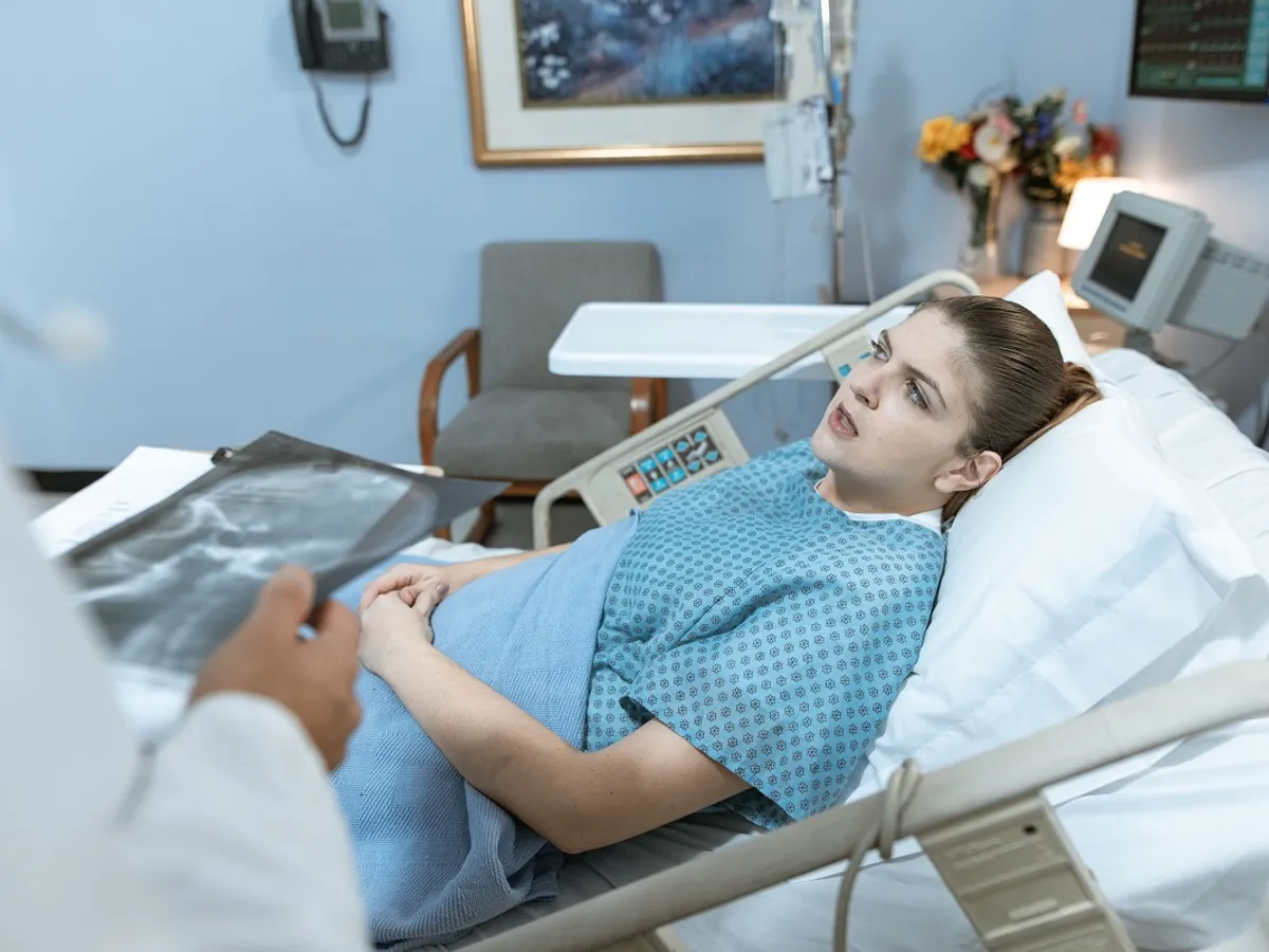 Pacientă pe patul de spital - Foto: Pexels (cu rol ilustrativ)