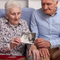 Pensionarii vor trece iarna doar cu pensie. Cine lua bani pe cardul de energie, veste proastă - Foto: Freepik