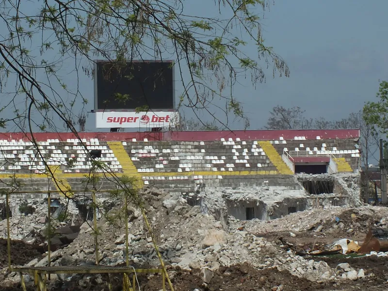 Vechiul stadion Rapid nu a fost demolat nici până acum. Foto Newsweek România