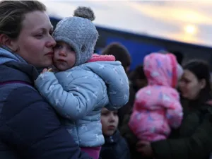 Exemplu de umanitate: Un om al străzii din București a venit să doneze alimente pentru refugiați/FOTO: Aljazeera