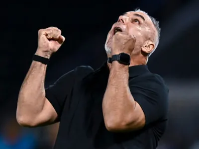 Spectaculos: Cosmin Olăroiu 