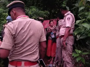O rusoaică a fost găsită împreună cu fiicele ei într-o peșteră din India în mijlocul unei jungle pline de șerpi. Cum au ajuns acolo