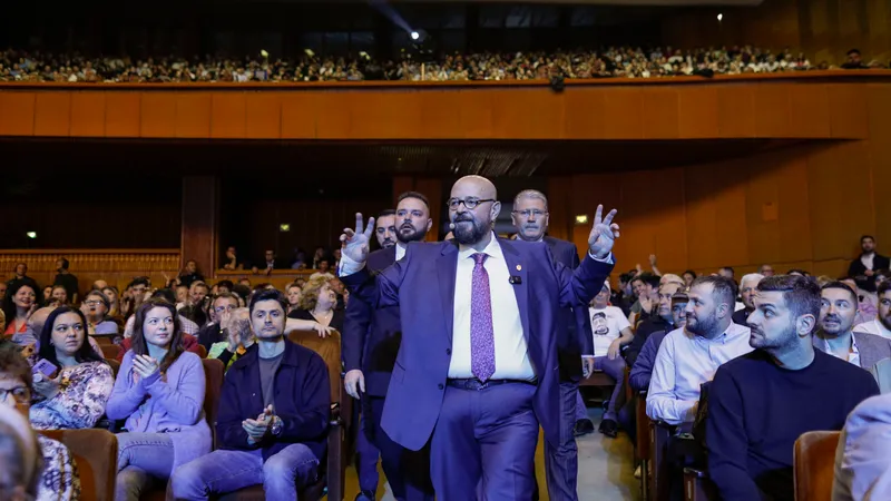 Piedone și-a pus moșia pe numele soacrei, averea pe numele copiilor, iar primăria a dat-o nepoților - Foto: INQUAM PHOTOS / Octav Ganea