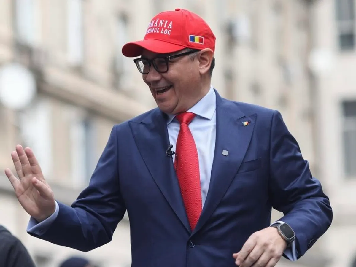 Ponta a defilat la un eveniment sub privirile lui Putin. Ca premier a deschis Centrul Cultural Rus în România