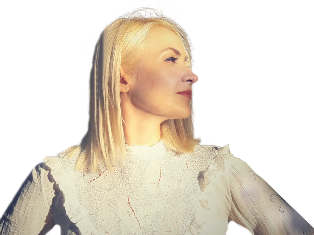 IRINA PETRARU este realizatoare de emisiuni la postul B1 TV. Pe Irina Petraru o puteți urmări și pe irinapetraru.ro
