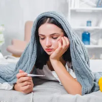 Țuica fiartă, leacul băbesc pentru gripă și răceală. Cum se prepară? O poți face singur, acasă - Foto: Freepik (rol ilustrativ)