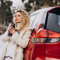 Care români pot bea 2 căni de vin fiert și să urce la volan. Poliția nu le face nimic - Foto: freepik.com (rol ilustrativ)