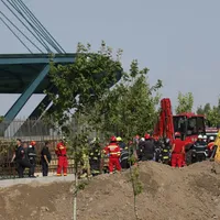 Mal de pământ, prăbuşit peste mai mulţi muncitori. / Foto: Inquam Photos / Octav Ganea