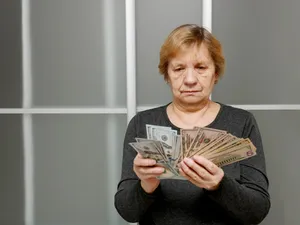 Câți pensionari au pensie peste 10.000 lei? Din iulie vor lua mai puțini bani la pensie. De ce? - Foto: Freepik