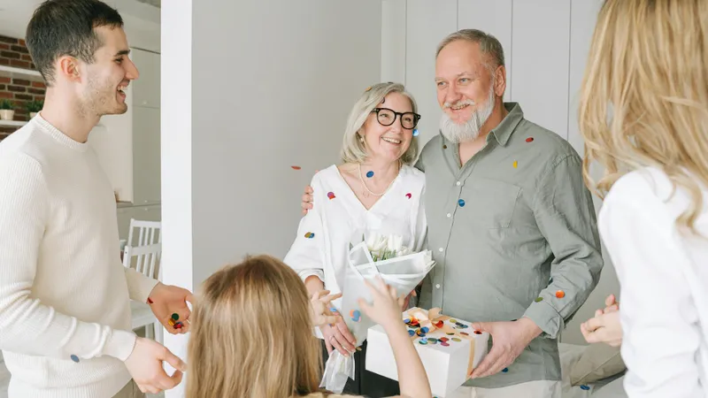 A ieșit la pensie cu 2.100 lei și va primi 4.700 lei la recalculare. Cât timp a muncit pensionarul? - Foto: pexels/ Ivan Samkov