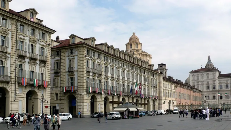 Un bărbat a murit după ce a căzut de pe o clădire veche pe mesele unui bar. „Zicea că are întâlnire” - FOTO: Profimedia Images