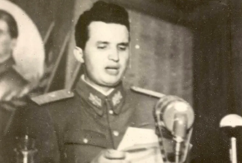 Nicolae Ceaușescu uniformă general