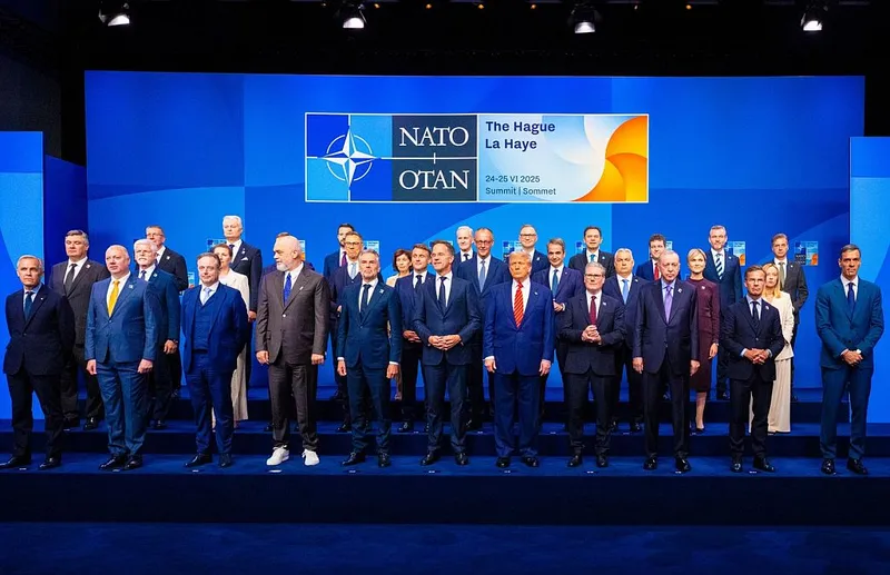 Donald Trump şi Nicuşor Dan, la Reuniunea NATO din 25 iunie - Foto: Profimedia Images