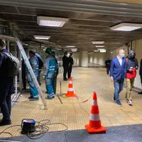Chioșc ilegal în stația de metrou Ștefan cel Mare. / Foto: Radu Mihaiu, Facebook