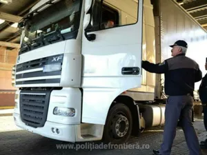 Ce au descoperit polițiștii de frontieră într-un camion frigorific. Au sunat la 112 - Foto: Politia de frontiera / imagine rol ilustrativ