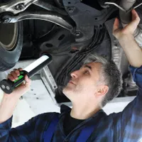 O șoferiță a trimis șpaga prin curier către inspectorii RAR. Trebuiau să-i aprobe ITP-ul - Foto: Profimedia Images/ Imagine cu caracter ilustrativ