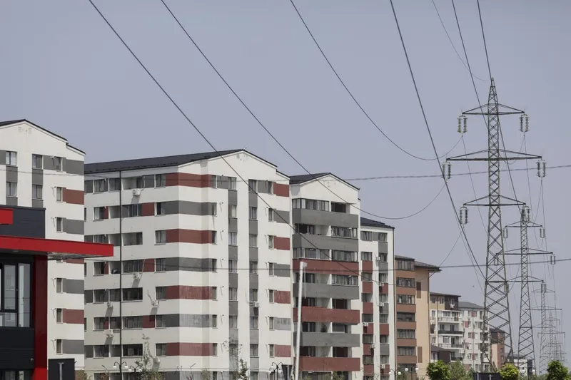 Blocuri de locuinţe &icirc;n Chiajna, l&acirc;ngă Bucureşti - Foto: INQUAM PHOTOS/Octav Ganea