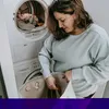 Femeie punând rufele la spălat - Foto: Pexels/Sarah Chai