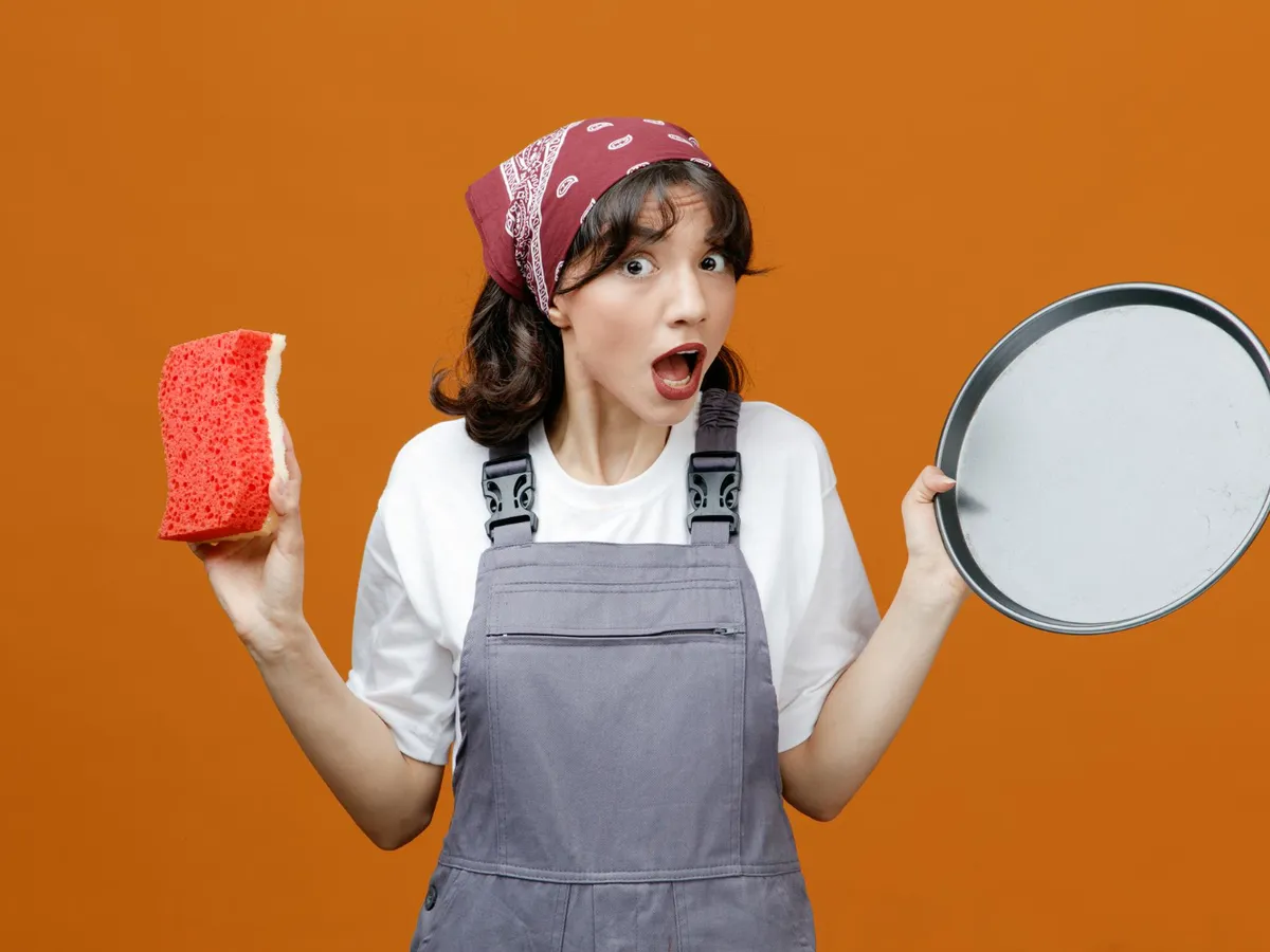 Ingredientul “bun la toate” din bucătărie care poate curăța tigăia și oala din fontă. Este un abraziv natural - Foto: Freepik (Imagine cu rol ilustrativ)