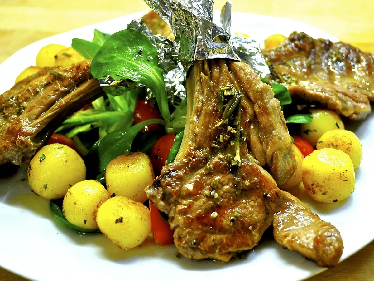 Ce să pui în friptura de miel pentru Paște ca să nu iasă ațoasă. Doar așa iese fragedă și aromată - FOTO: Pixabay(imagine cu rol ilustrativ)