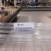 ANPC a găsit nereguli la mai multe magazine Cora din București. / Foto: newsweek.ro