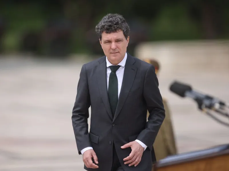 Nicuşor Dan la o ceremonie militară şi religioasă, organizată de MApN - Foto: INQUAM PHOTOS/George Călin