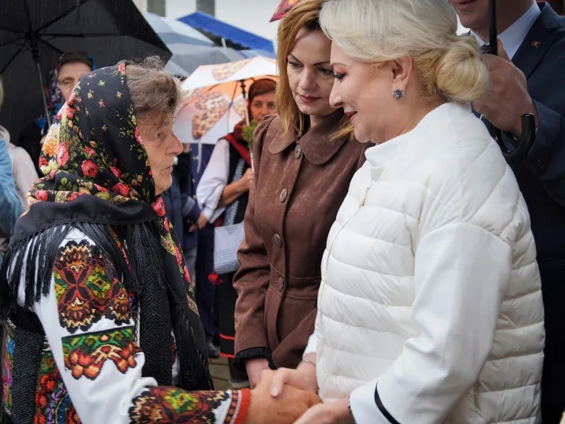 Viorica Dăncilă în campanie electorală la Putna, unul din puținele locuri unde nu a fost huiduită Foto: Facebook