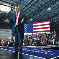 Trump, la un eveniment din 2018. „Congresul  ar fi trebuit să numească o comisie imparțială  de experți pentru a investiga modul cum s-au desfășurat alegerile în tot anul 2016”, a declarat Dershowitz