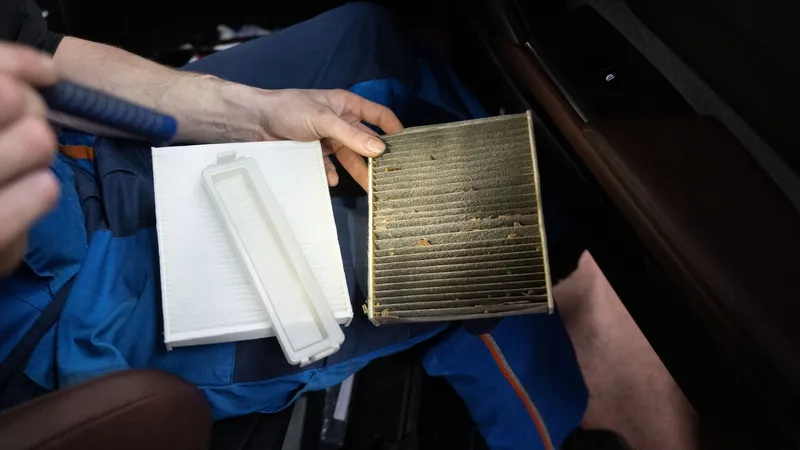 Când trebuie schimbat filtrul de polen al mașinii pentru a nu risca o boală respiratorie.Cu cărbune! - Foto: Profimedia Images - Imagine cu rol ilustrativ