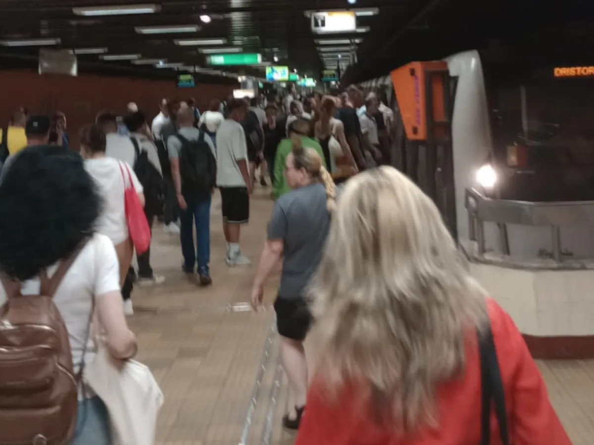 Stația de metrou Piața Victoriei 2, închisă după ploile torențiale. Ce se întâmplă cu circulația