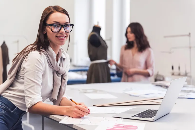 Slujbă la birou - Foto: Freepik