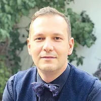 DR. RADU ȚINCU, medic primar ATI și șef lucrări la UMF „Carol Davila“