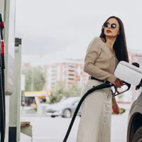5 pași ce trebuie făcuți dacă puneți motorină în loc de benzină în rezervor. NU porniți motorul pentru că pagubele vor fi uriașe. - Foto: Freepik